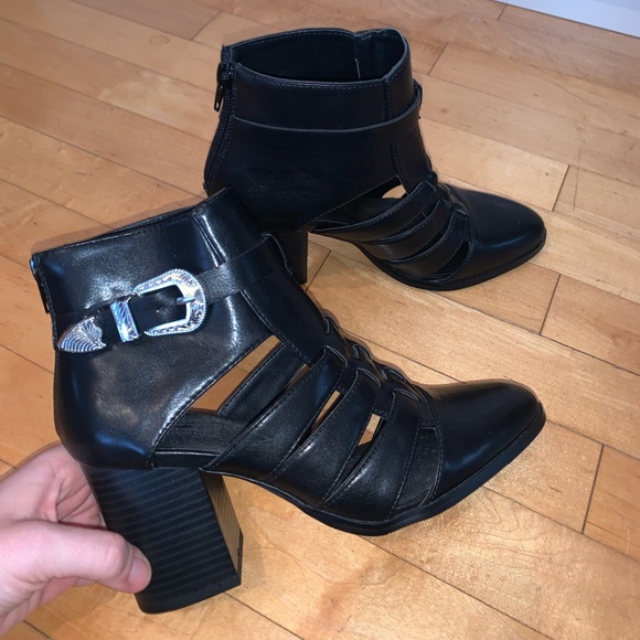 [7]👢NWOT - F21 buckled cutout booties - Picture 5 of 13